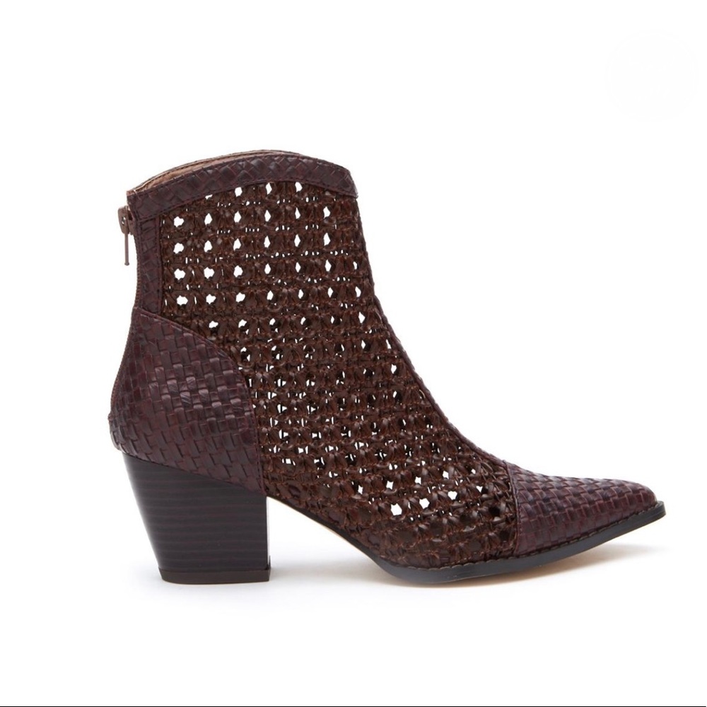 Coconuts by Matisse “Caught Up” bootie in saddle